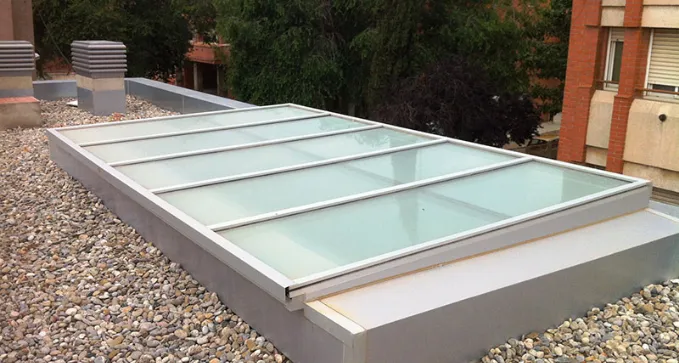 instalación de tragaluz en la cubierta, almazan, soria